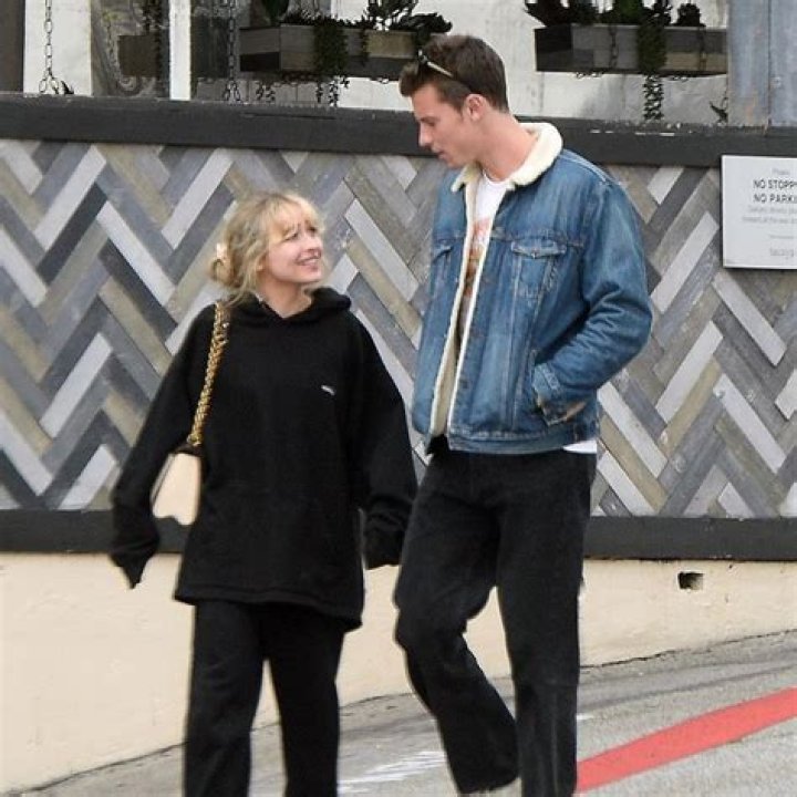‘A New Couple?’ Shawn Mendes Steps Out with Sabrina Carpenter amid Dating Rumors!