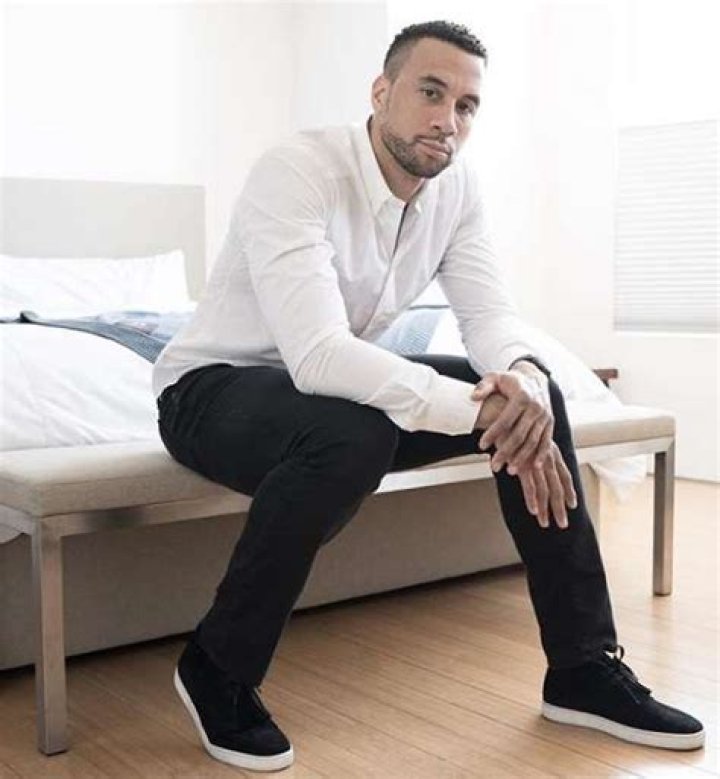 
Aaron Hines Height, Weight, Net Worth, Age, Birthday, Wikipedia, Who, Nationality, Biography 