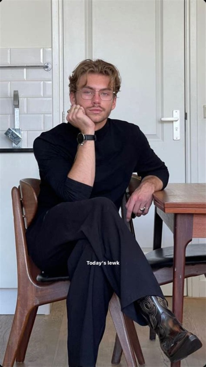 Alejandro Zwartendijk - Age, Family, Bio