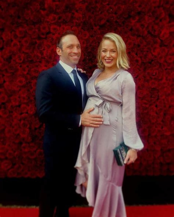 Amanda Clayton Bio (Wiki) 