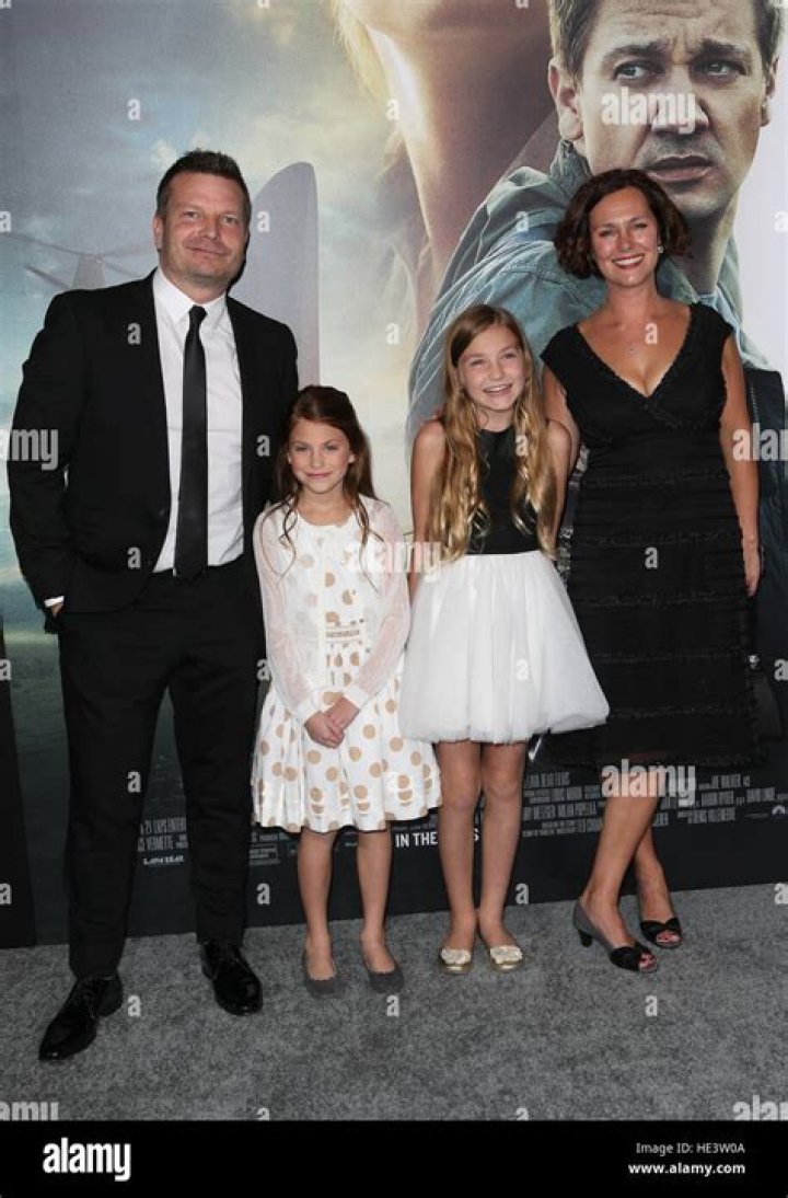 Anna Pniowsky - Age, Family, Bio