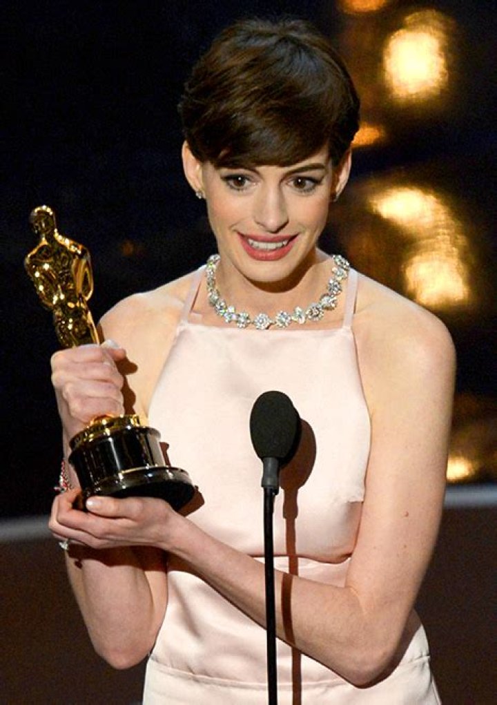 Anne Hathaway practiced her Oscar speech because she’s ‘aware’ of the backlash