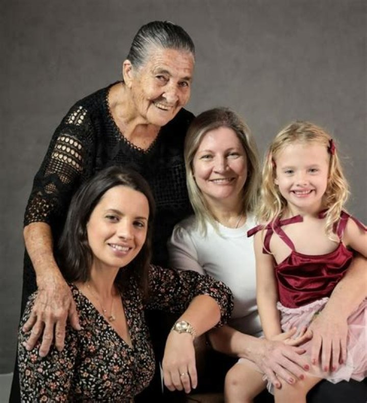 Bruna Lubke - Age, Family, Bio