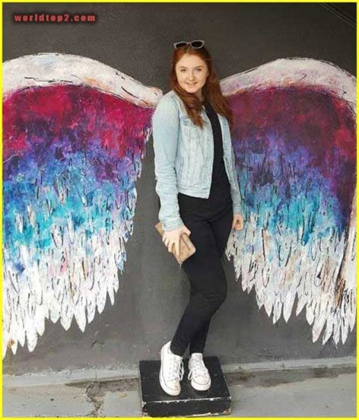 Caitlin Blackwood Bio (Wiki) 