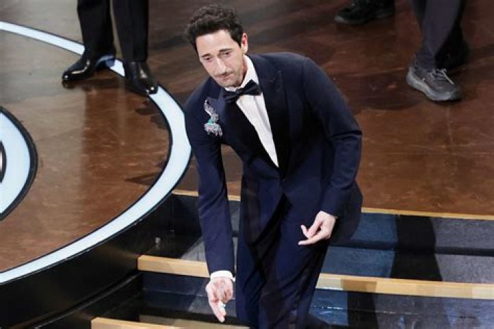 Chelsea Handler live-tweeted a bunch of racist crap during the Oscars, surprise