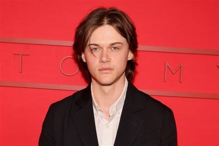 Christopher Briney Wikipedia, Age, Parents, Net worth, Height, Instagram, Movies, Nationality, British