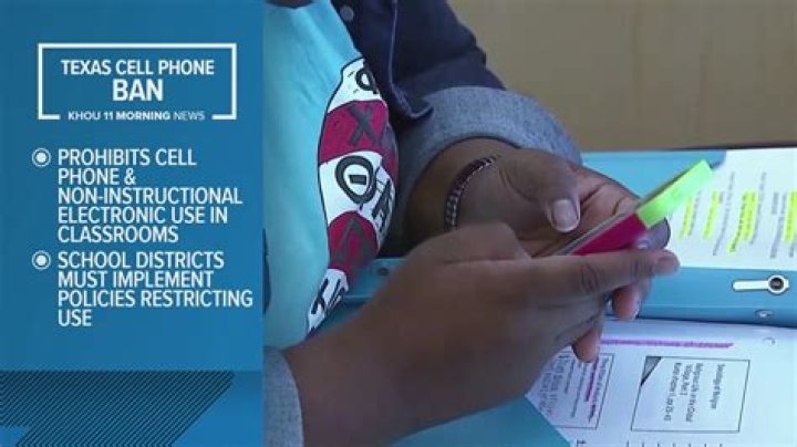 Christopher Nolan does *not* ban chairs on his sets, he only bans phones & smoking