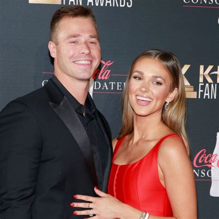 Courtney Robertson Is Expecting a Baby with fiance, Humberto Preciado and she has a net worth of $200,000.