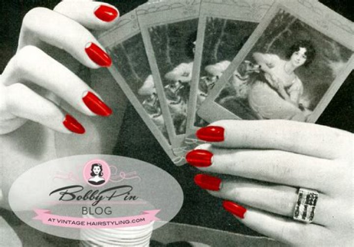 Do not miss these 8 Hollywood Celebrities Manicures, Nail Art. Whose design is the best?