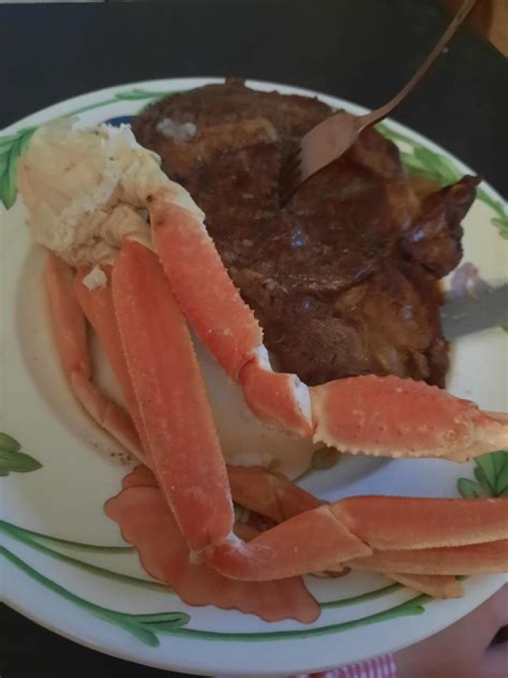 Does Aldi carry crab legs?