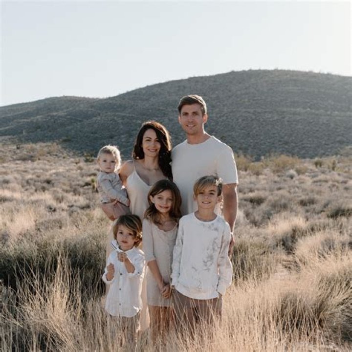 Erisa Mullai - Age, Family, Bio