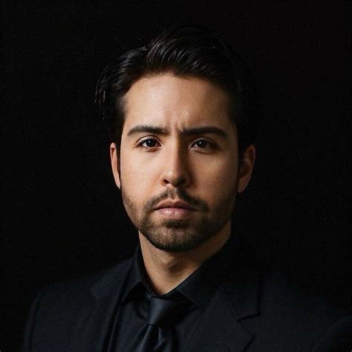 Ian Alexander Bio (Wiki) 