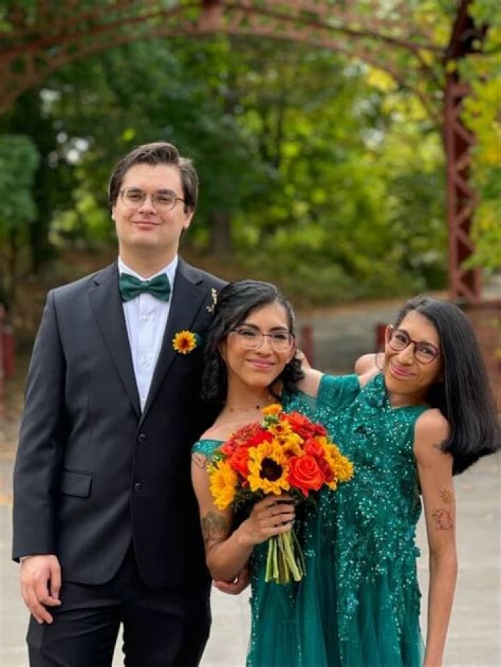 
Is Carmen Gentile Married to Wife? Or Dating a Girlfriend? 