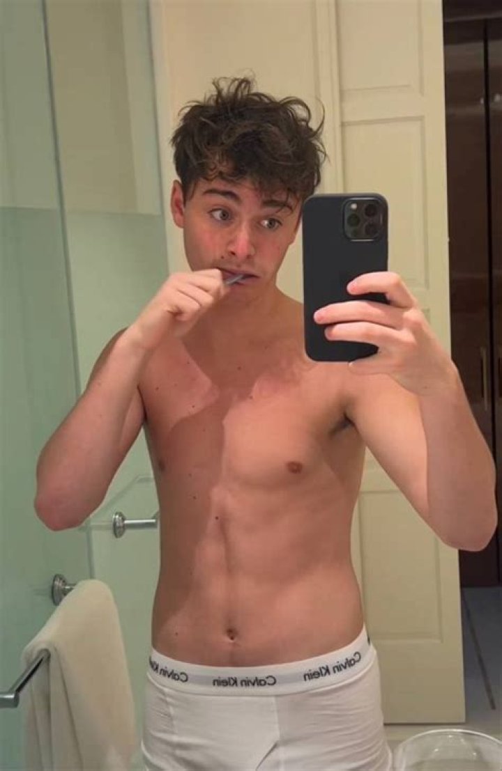 
Is Noah Schnapp Gay? Get More Updates About His Life! 