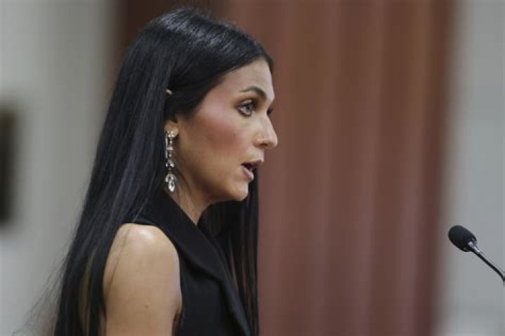 Isabelle Goncalves - Age, Family, Bio