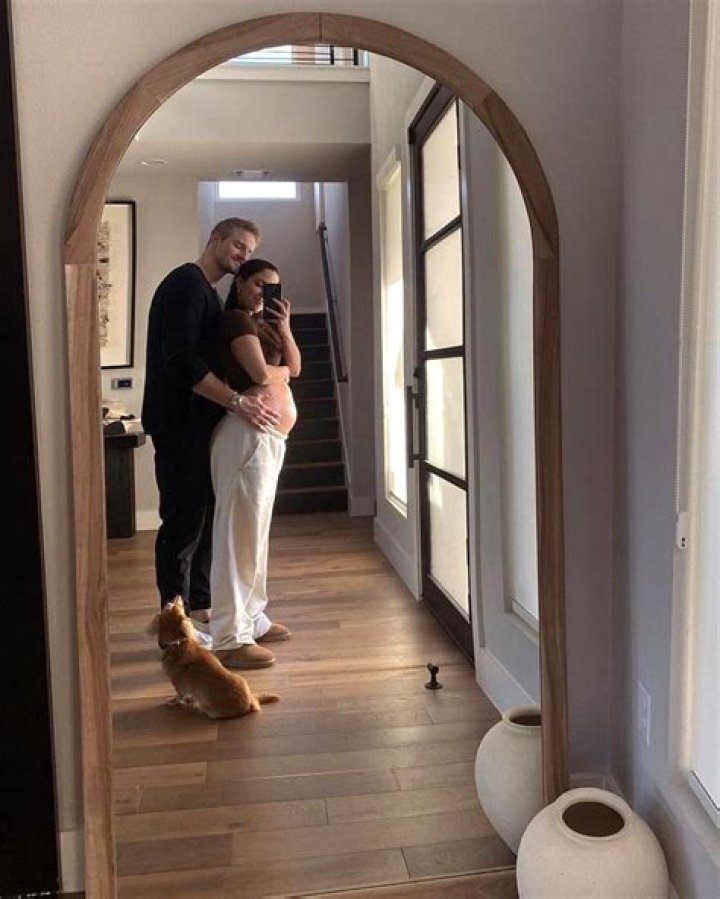 Lauren Dear - Age, Family, Bio