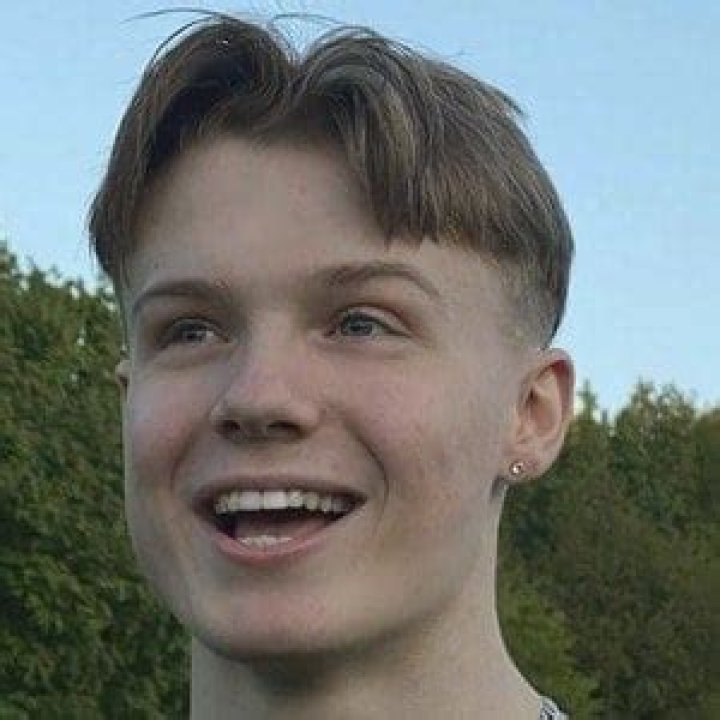 Lewis Sharp - Age, Family, Bio