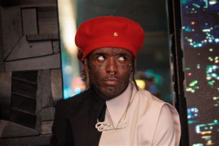 Lil Uzi Vert’s diamond was ripped out of his head by a crowd, he still has it