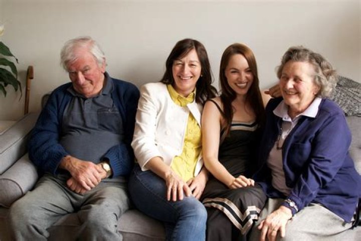 Liz Kirkness - Age, Family, Bio