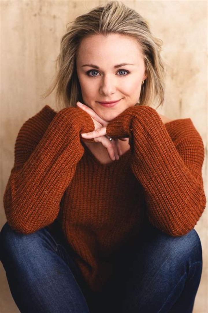 Lora Burke - Age, Family, Bio