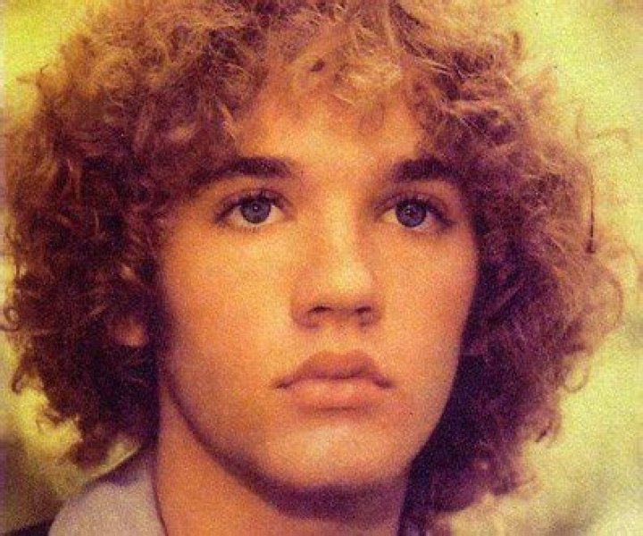 Michael Stipe talks about his history with bulimia, addiction & Kurt Cobain