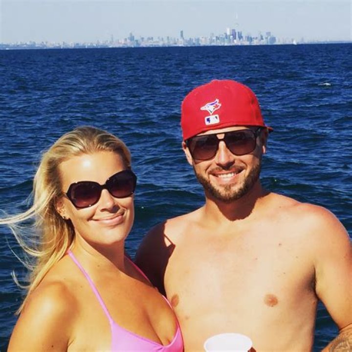 Mike Holmes Bio (Wiki) 