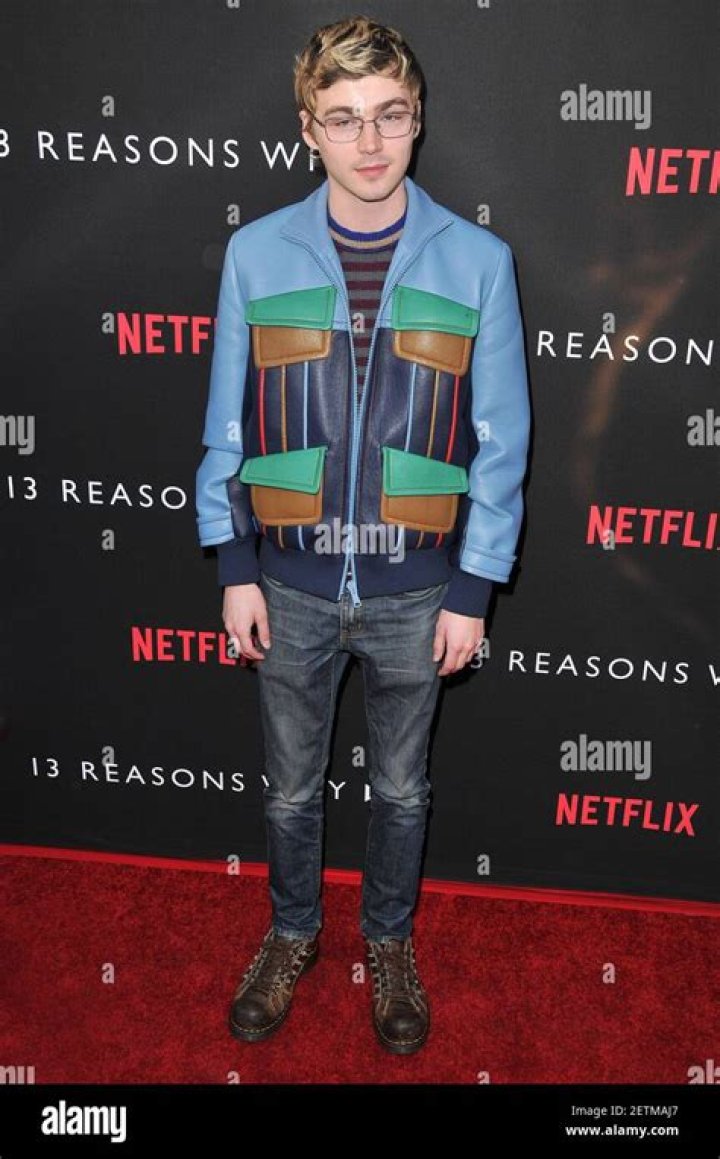 Miles Heizer and Brandon Flynn: Are The ’13 Reasons Why’ Stars Dating? Is He Gay? Miles seen Kissing Parenthood Co-star Mae Whitman Kissing?