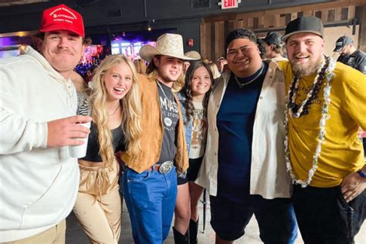 Oliver Steele - Age, Family, Bio