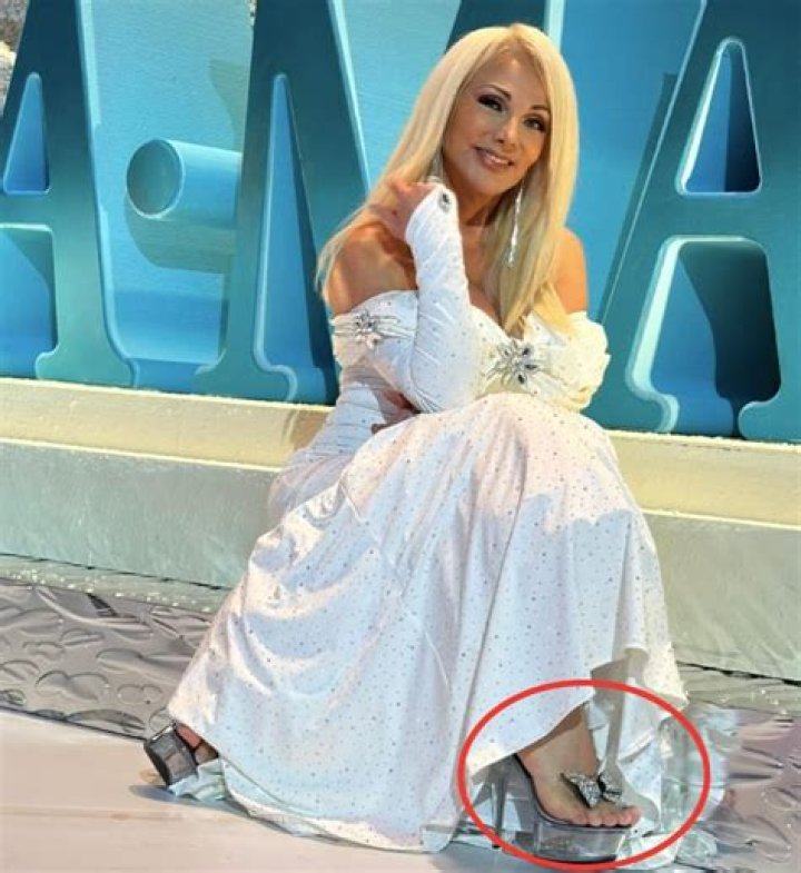 Olivia Collins - Age, Family, Bio