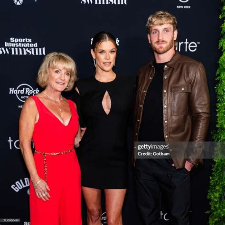 Pam Stepnick - Age, Family, Bio