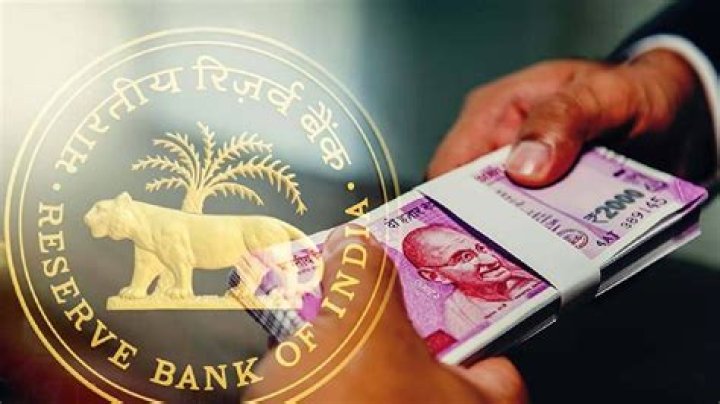 
RBI does not have fixed dollar:rupee exchange rate: Governor 