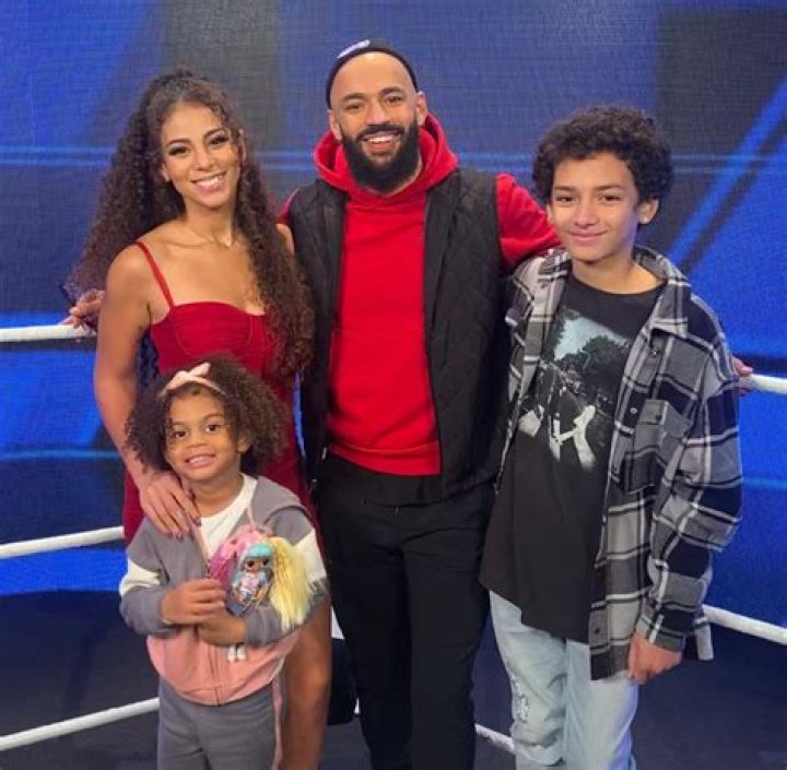 Samantha Irvin - Age, Family, Bio