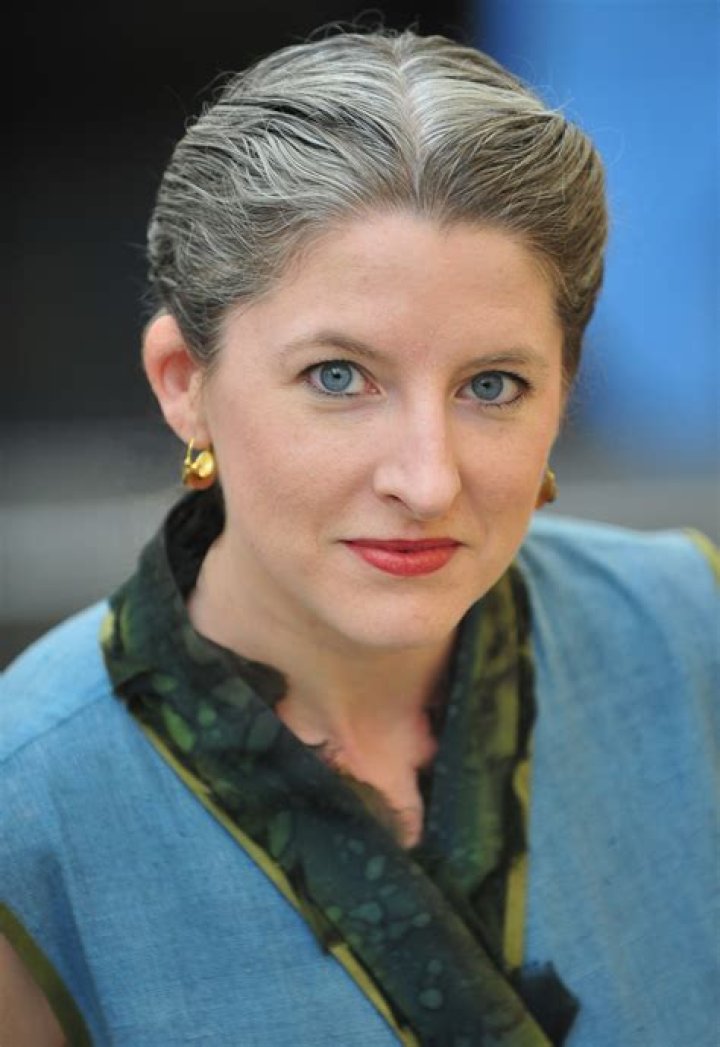 Sarah Oliver - Age, Family, Bio