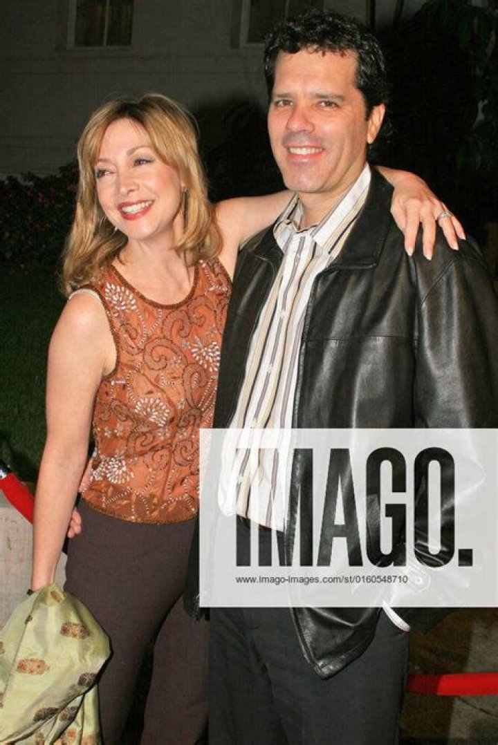 Sharon Lawrence - Age, Family, Bio