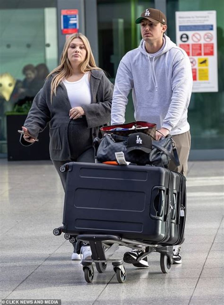 Shaughna Phillips - Age, Family, Bio