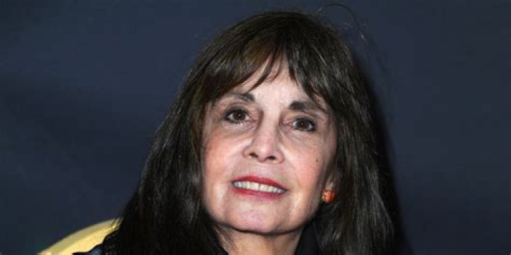 Shawna Loyer Bio (Wiki) 