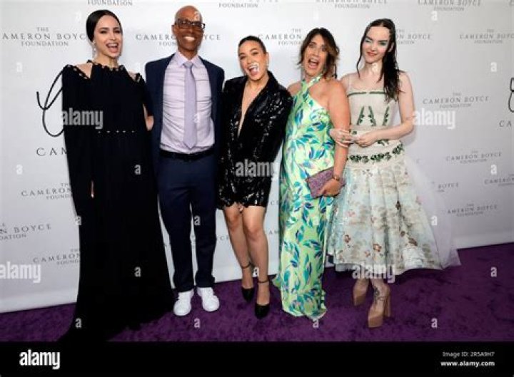 Sofia Carson siblings: Paulina Char