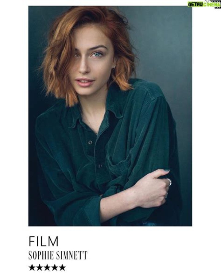 Sophie Simnett - Age, Family, Bio