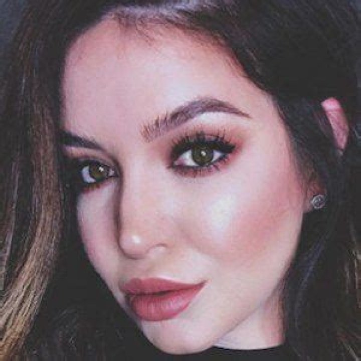 stillGLAMORUS - Age, Family, Bio