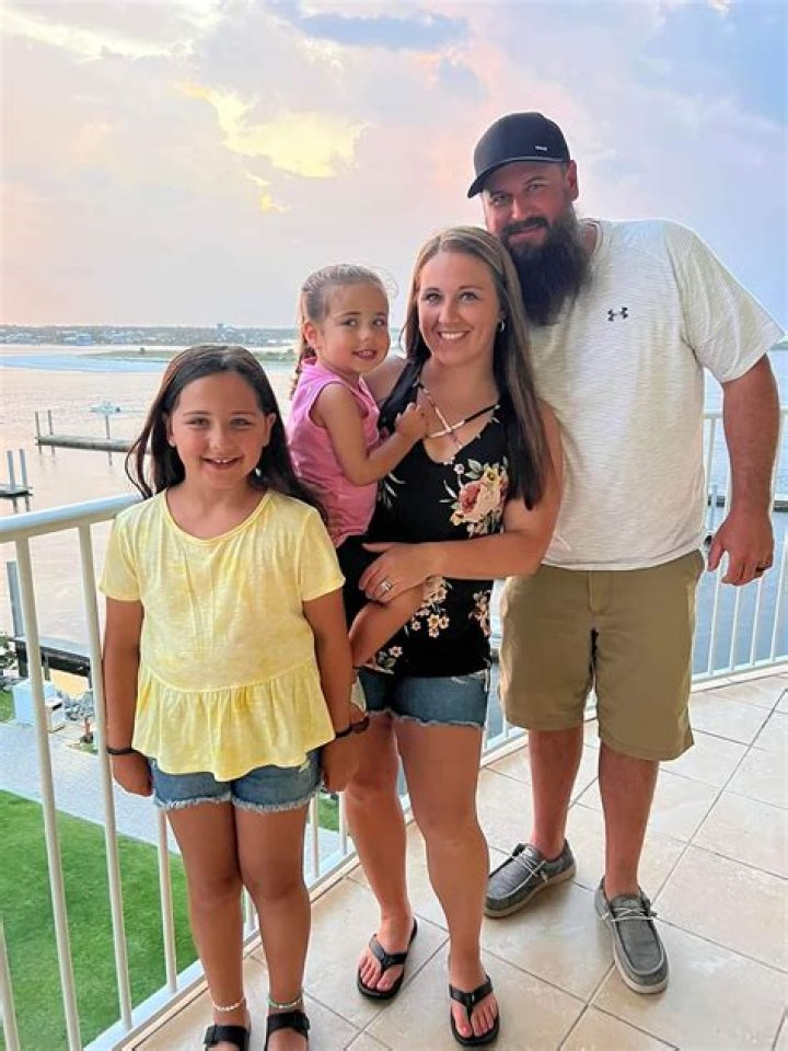 Summers VonHesse - Age, Family, Bio