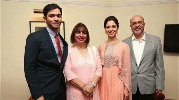 Swayam Bhatia - Age, Family, Bio