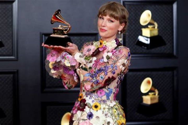
Taylor Swift Reacts to ‘All Too Well’ Song of the Year Grammy Nom: ‘I’ll Go Scream for 10 Minutes’ 