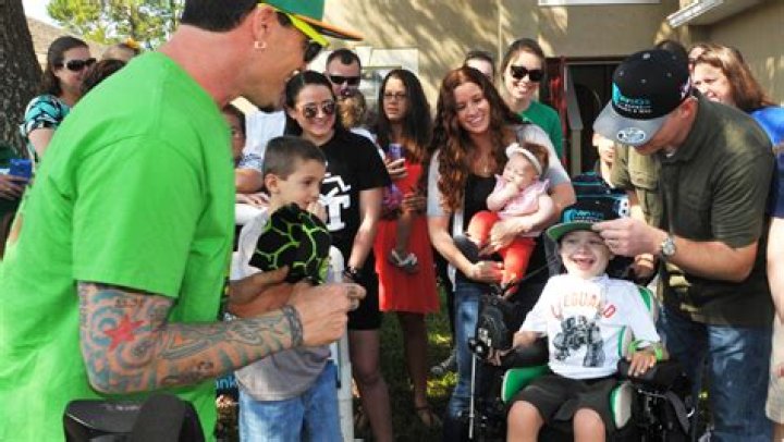 Vanilla Ice biography: movies, net worth, now, babies, wife, children, son, parents, height
