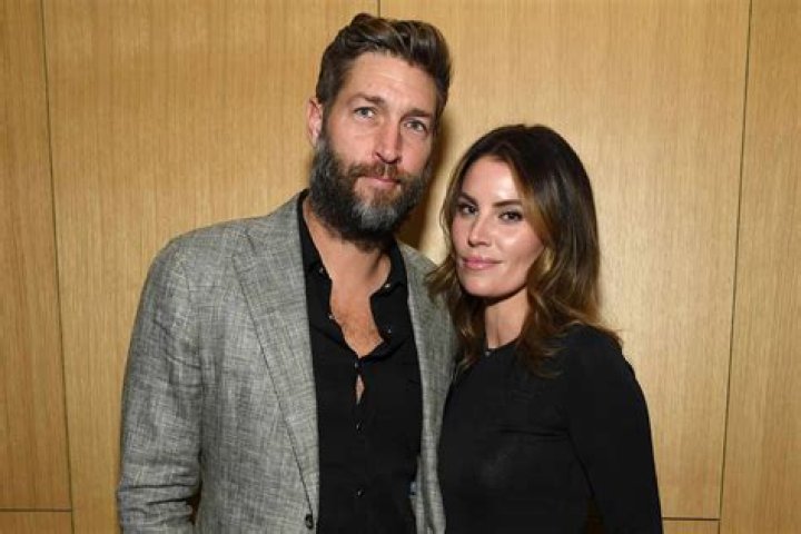 Who is Samantha Robertson, girlfriend of Jay Cutler?