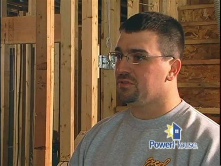 Why Is newspaper a good insulator?